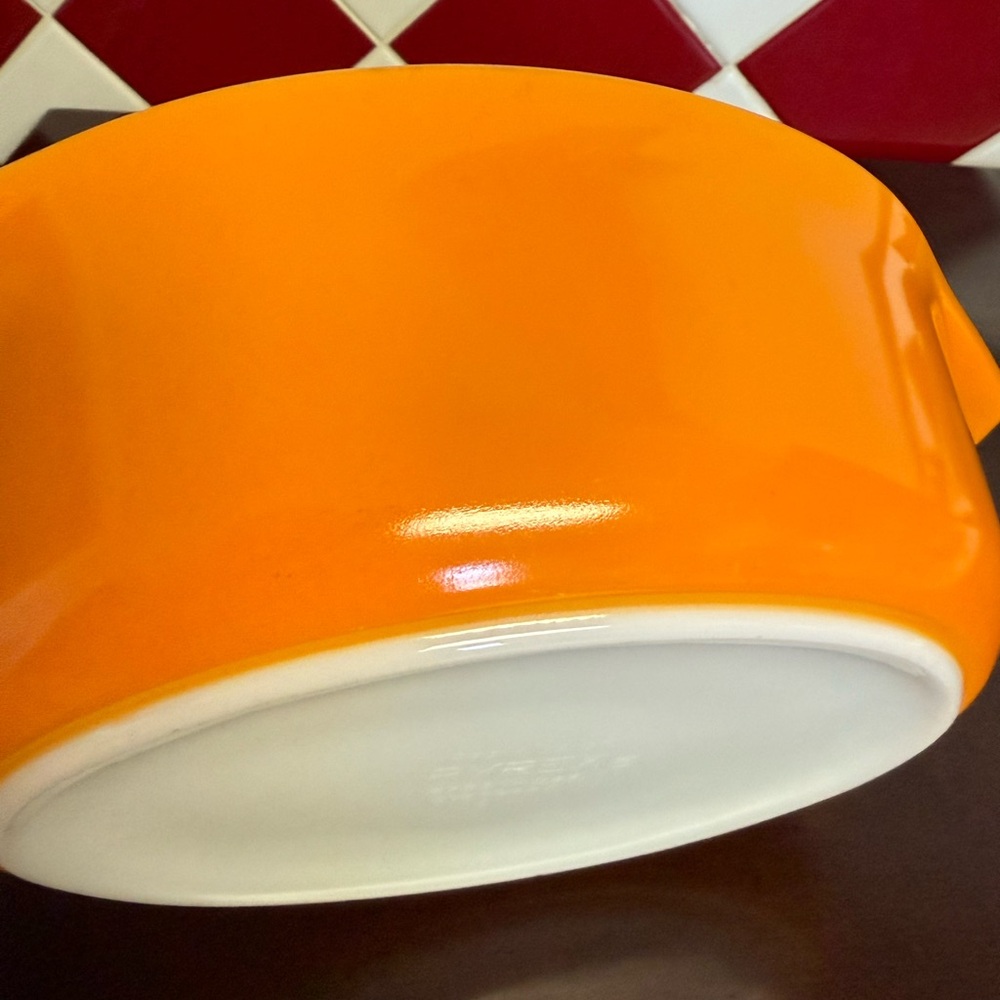 Vintage Pyrex Orange Oval 1 1/2 qt casserole dish. 043 - Picture 4 of 13